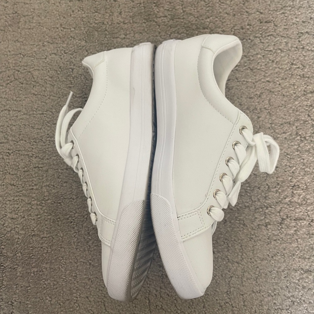 Women’s Nine West White Sneakers in 7.5